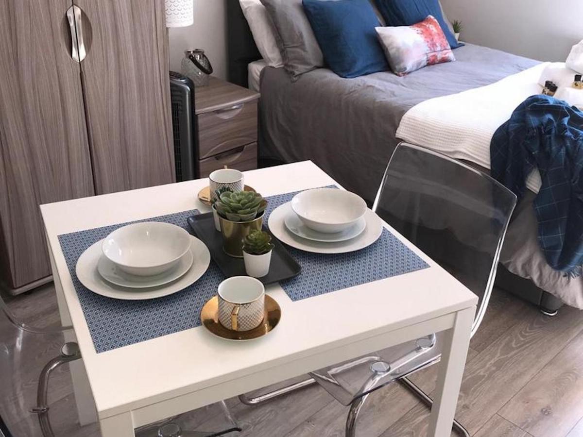 Serviced Appartment 1 Helena 雷丁 外观 照片