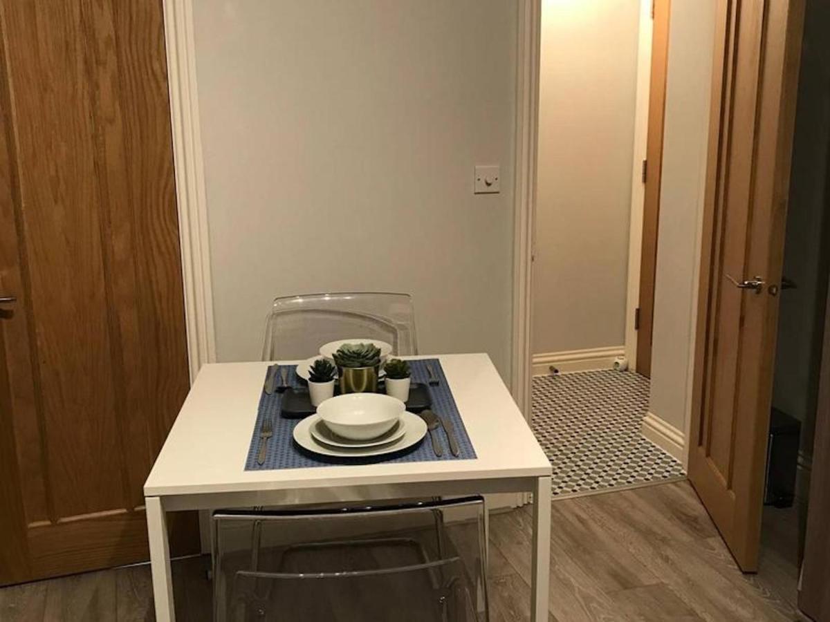 Serviced Appartment 1 Helena 雷丁 外观 照片